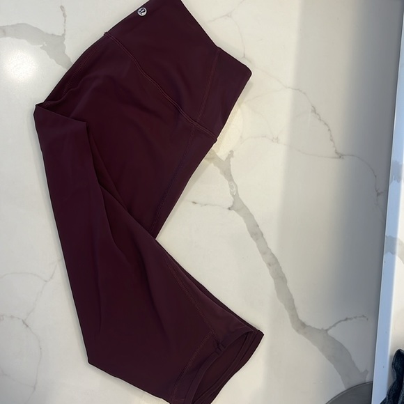 lululemon athletica Pants - EUC Lululemon crop leggings with mesh detail